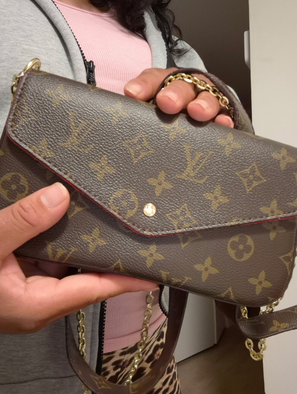 Louis Vuitton Brown Monogram Crossbody with Gold Chain and Red Trim - Picture 3 of 7